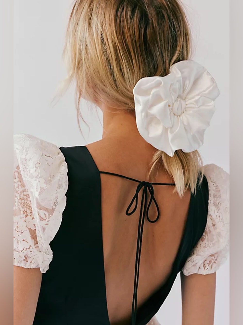 Free People Maria's Bow Scrunchie
